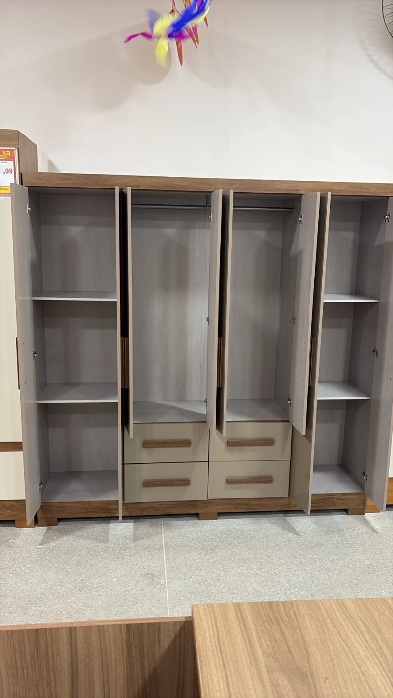 Guarda Roupa Casal 8 Portas 4 Gavetas com Pés Itapema Atualle